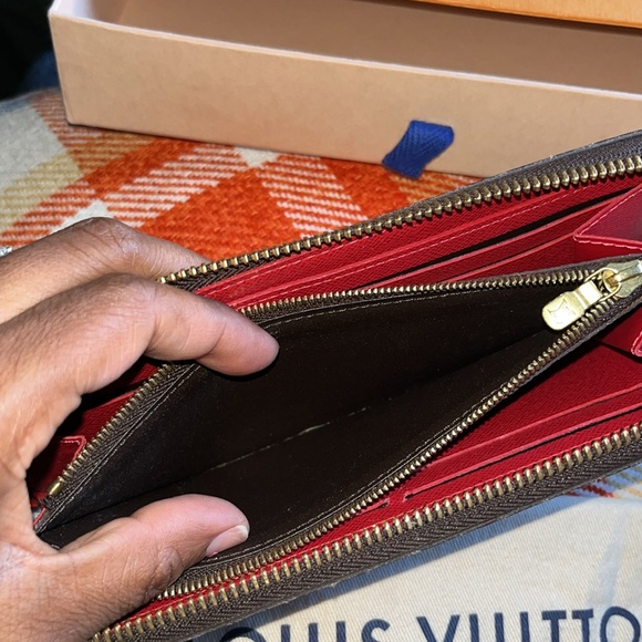 Authentic LV 8 card holder clemence wallet - Picture 5 of 8